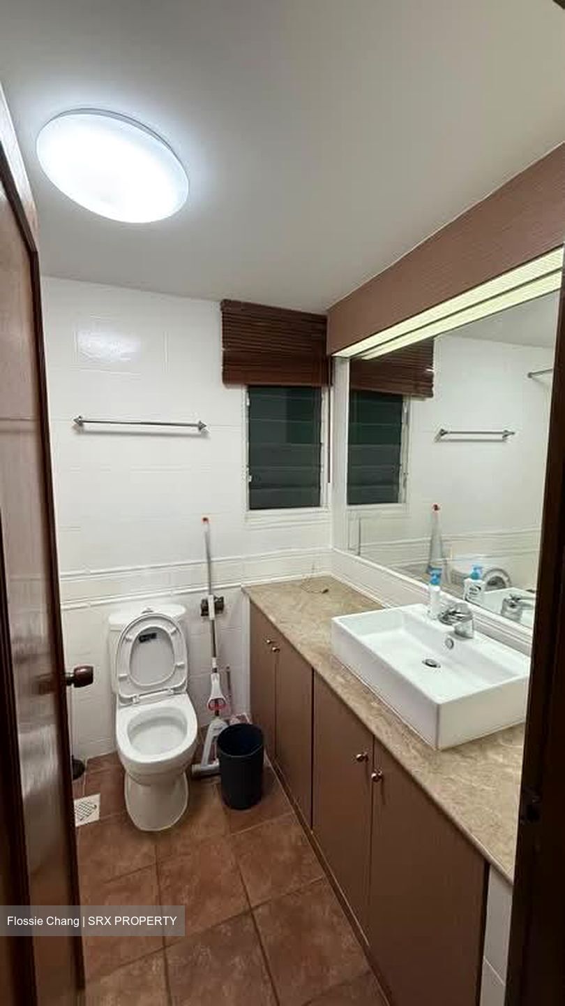 Gold Coast Condo (D5), Condominium #560682321